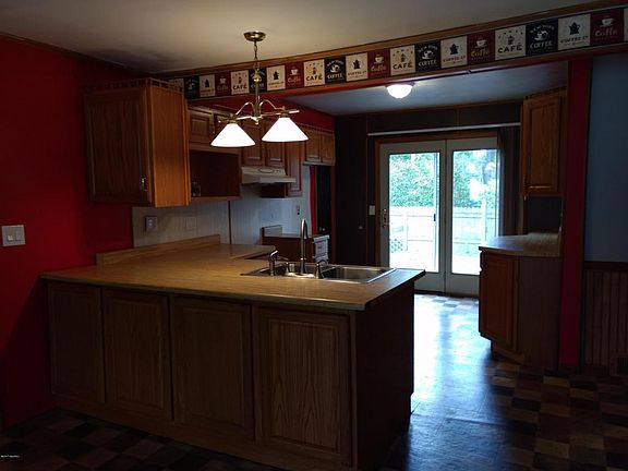 3rd image of 202 E Stray Ave