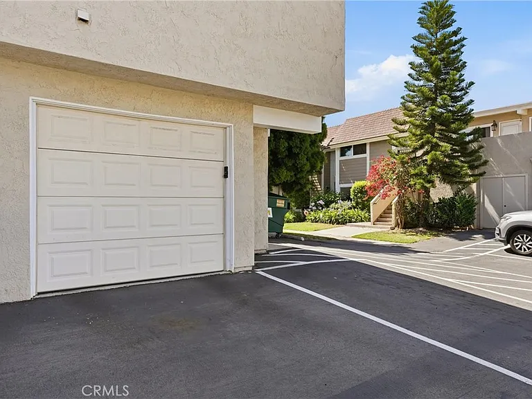 104 Oval Rd — Photo 17