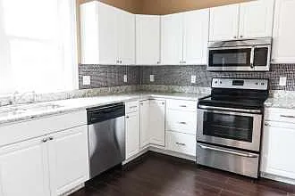 217 W Collins St #B — Photo 16