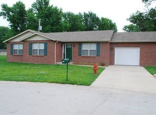 706 Leann Dr, Lebanon, IL 62254