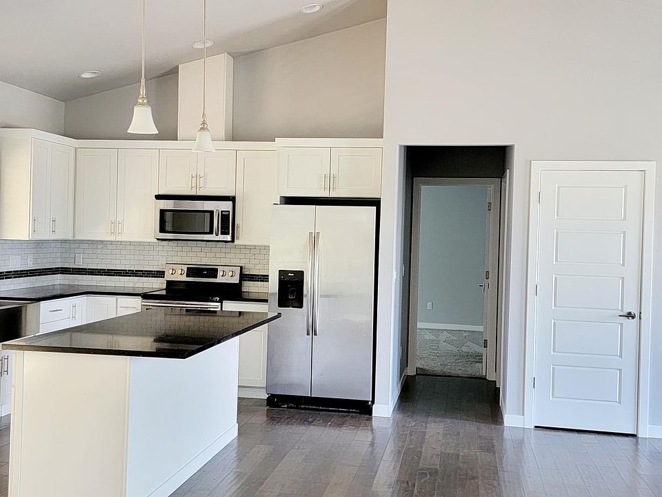 1st image of 2884 Viewmont Pl