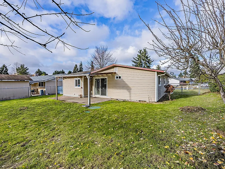 8419 Quinault Dr NE — Photo 35