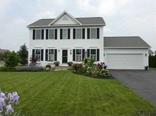 10 Belvedere Pl, Clifton Park, NY 12065