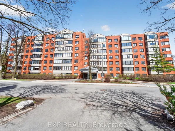 225 Alvin Rd #605, Ottawa, ON K1K 4H6