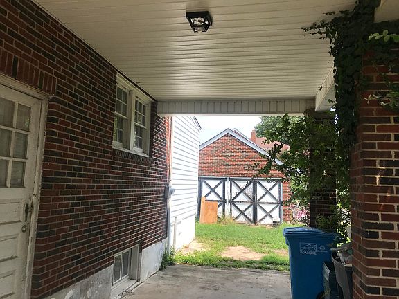2nd image of 2919 Bradley St NE