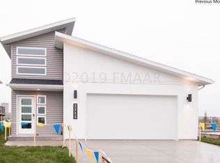 3204 10th St N, Fargo, ND 58102