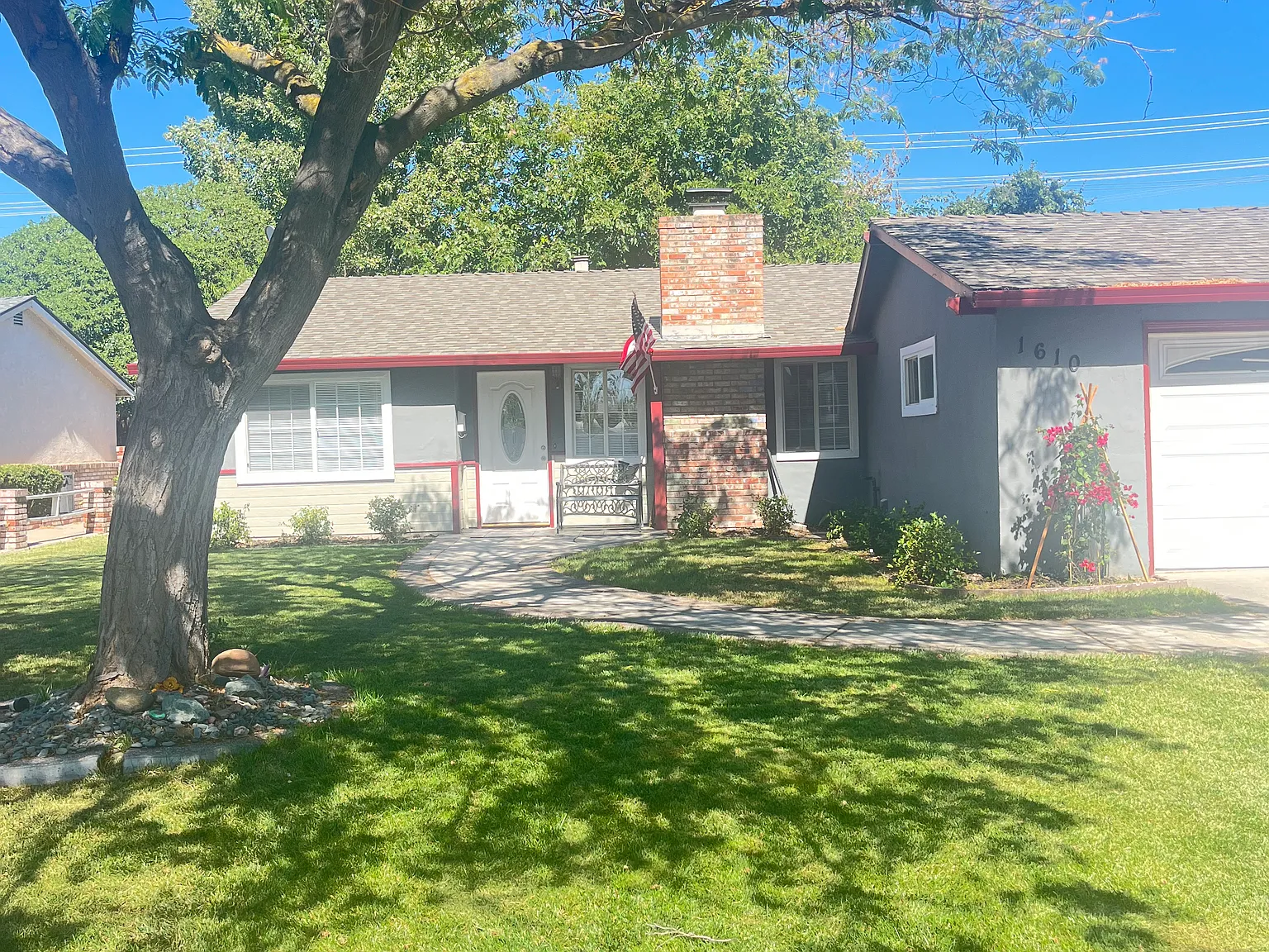 1610 Franklin Ave — Photo 2