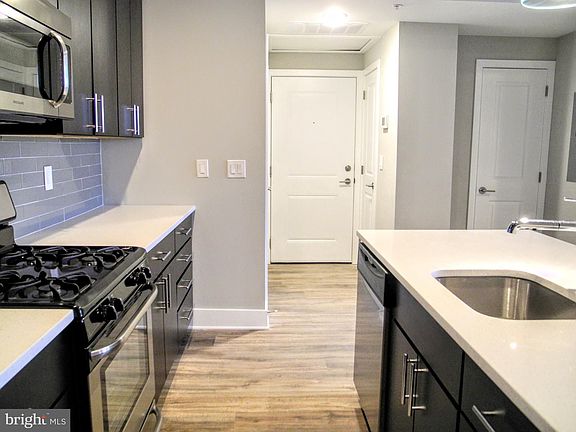5th image of 1607 Catharine St APT 3A