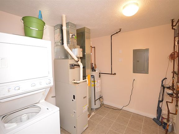 2nd image of 9519 Summerhouse Dr #Drive9