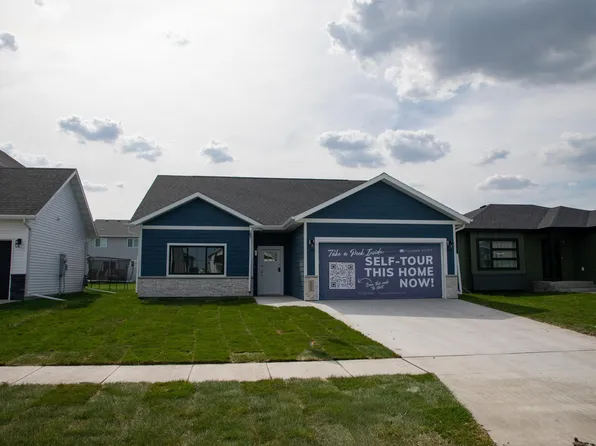 7361 26th St S, Fargo, ND 58104