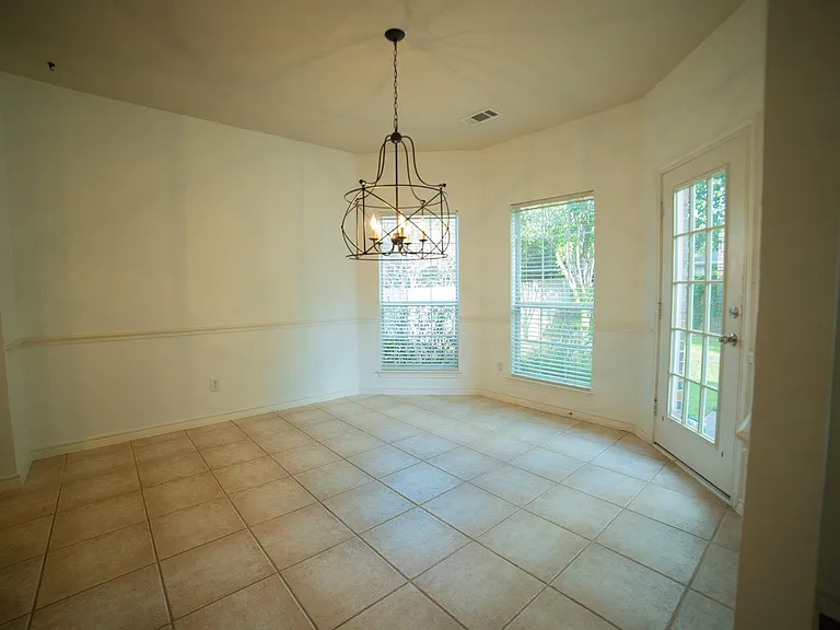 15105 Regal Oak Ln — Photo 9