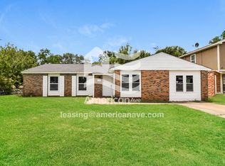 11 Meadowood Dr, Millbrook, AL 36054