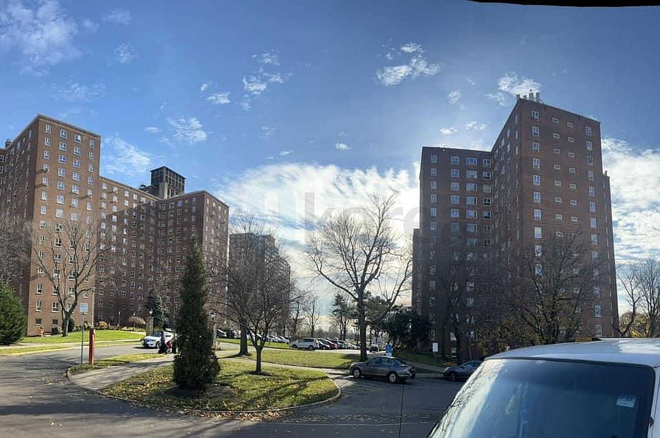 1st image of 18802 64th Ave #2D-11L