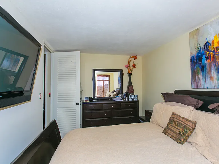 1511 Nuuanu Ave #639 — Photo 25