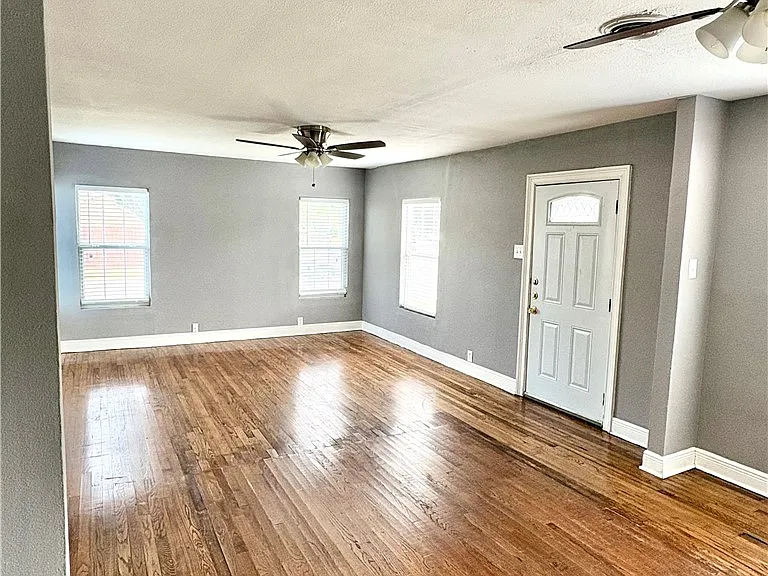 3562 Topeka St — Photo 2