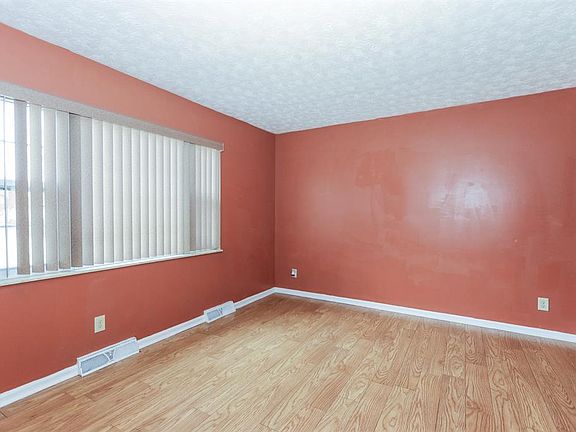 3rd image of 205 Jefferson Dr