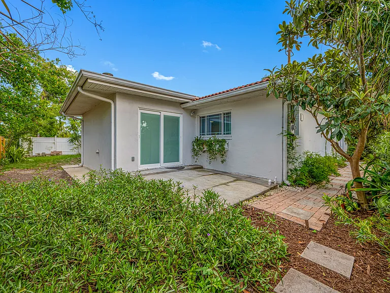 1764 Linwood Cir — Photo 60