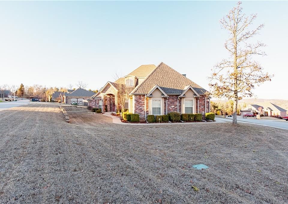 1st image of 2608 Parkway Ln