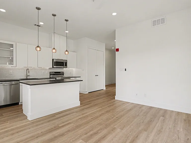 2217 N Fitzhugh Ave #302 — Photo 26