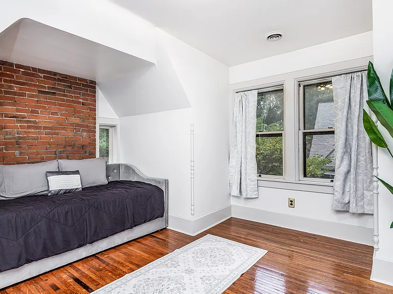 1155 Grove Ter — Photo 34