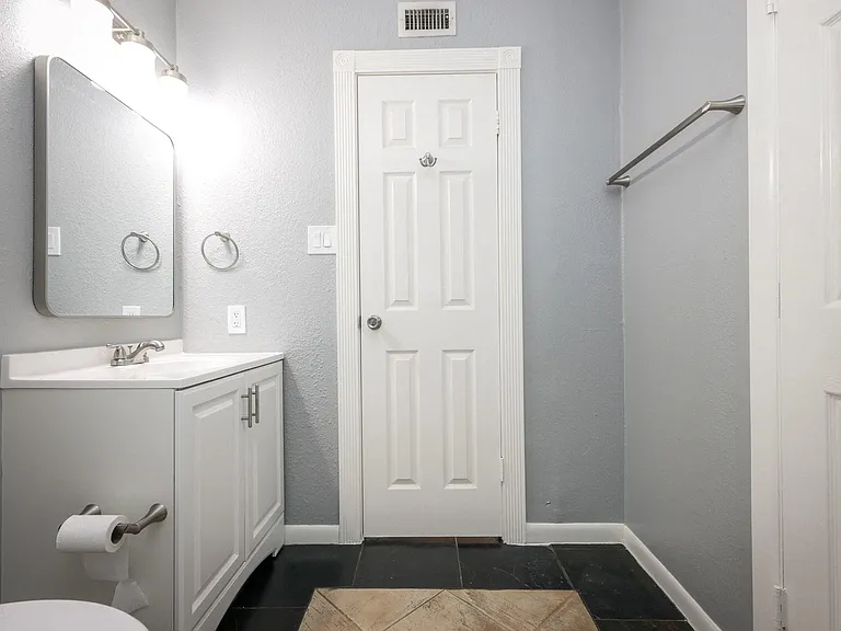 2919 Wentworth St #D — Photo 13
