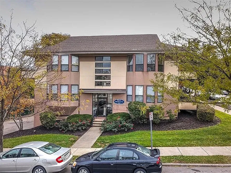 2902 Bellevue Ave