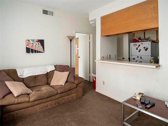 4th image of 914 W 22nd 1/2 St #302