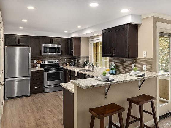 3rd image of 10015 NE 120th Ln APT E203