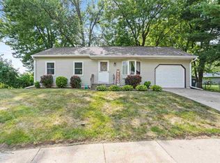 26 Regal Ln, Iowa City, IA 52240