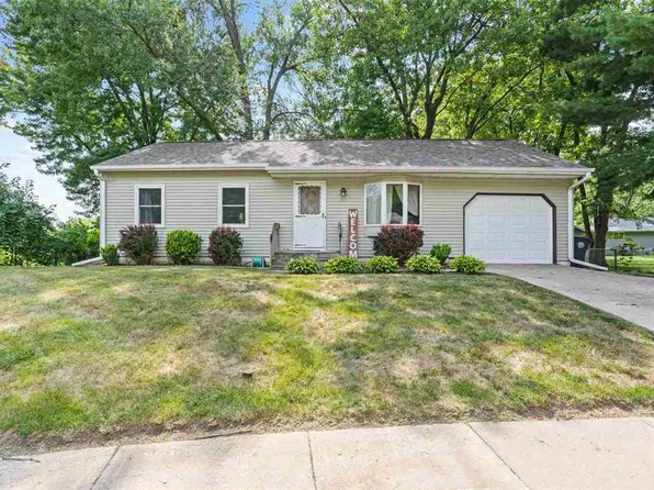 26 Regal Ln, Iowa City, IA 52240