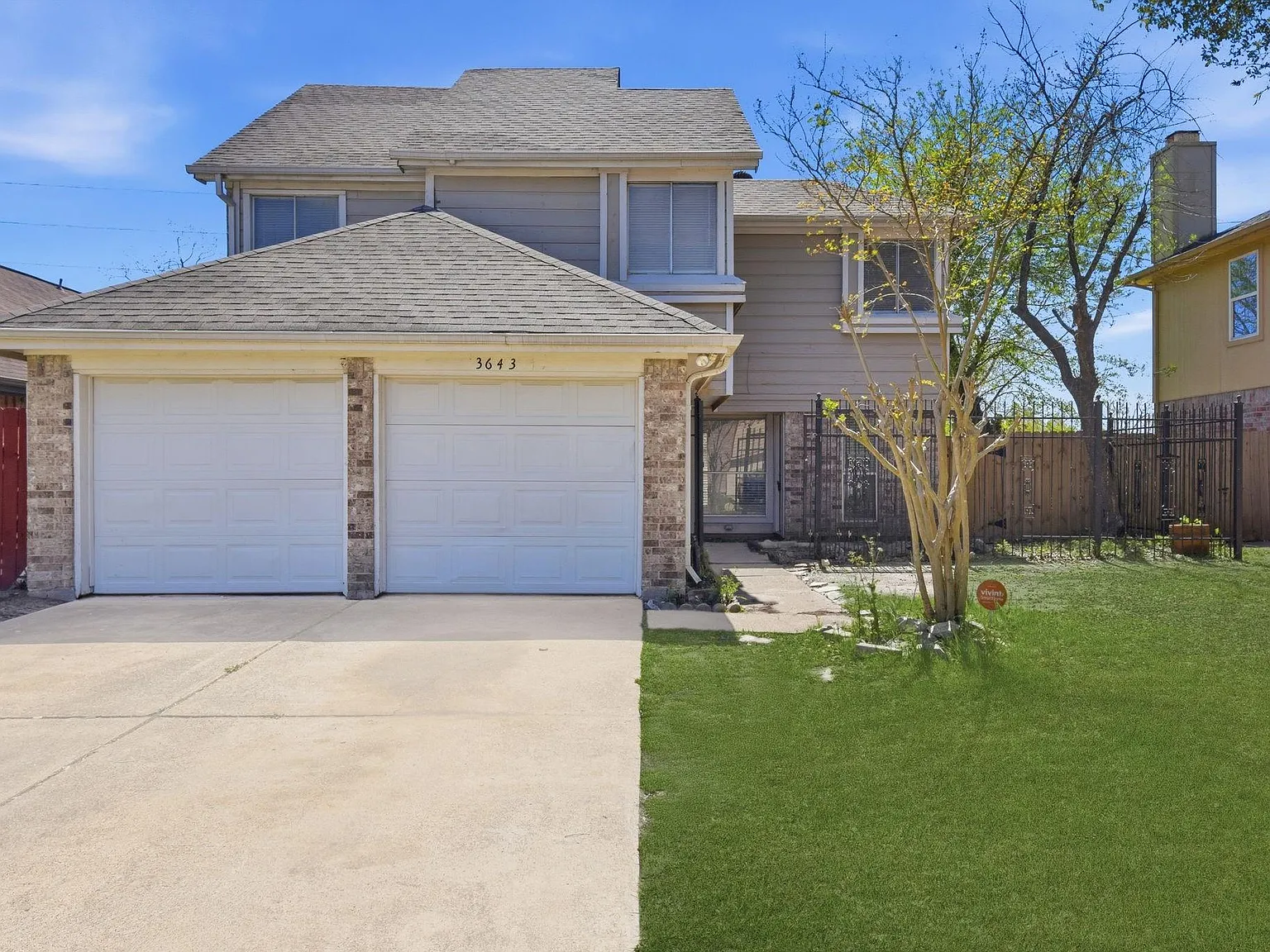 4 bed, 2.5 bath, 1938 sqft, $2,150 — Photo 2