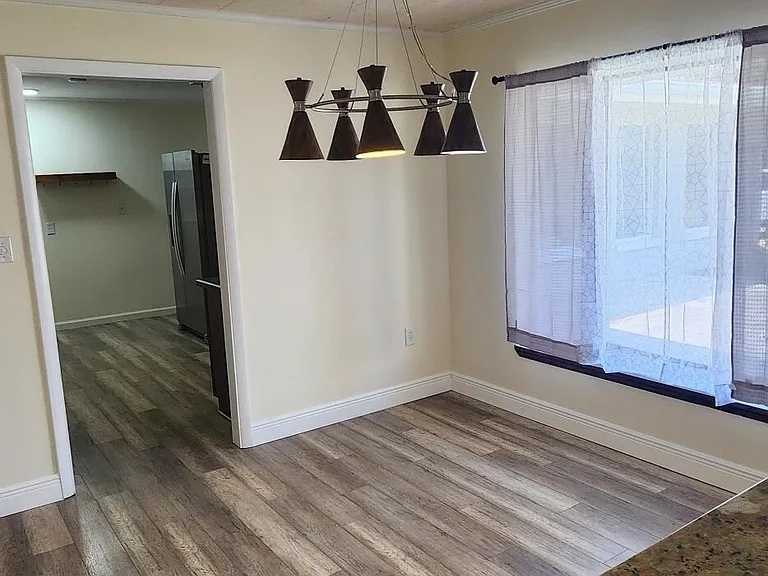 570 Capri Rd — Photo 11