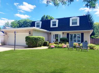323 Bel Air Dr, Glenview, IL