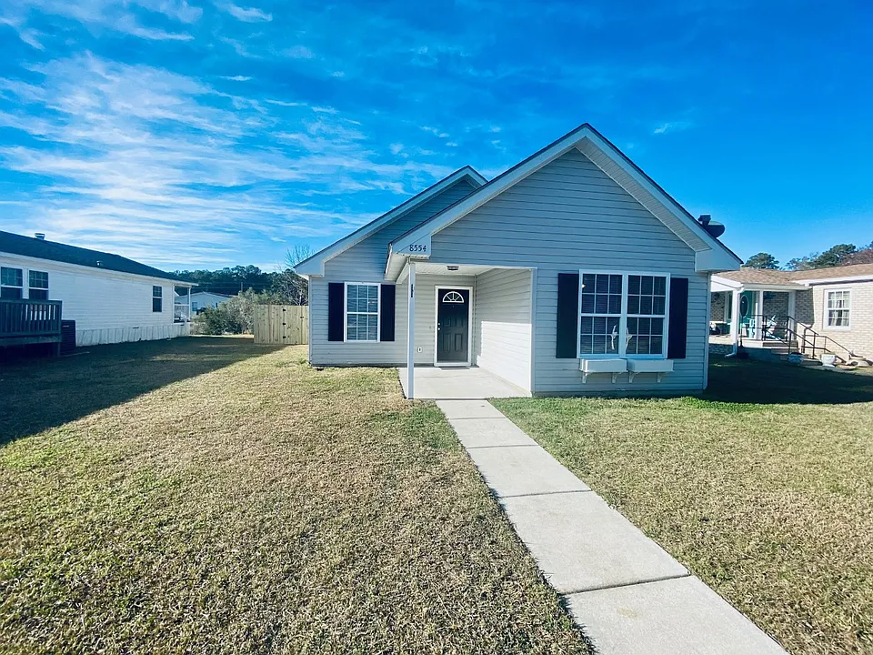 8554 Edgewood Dr