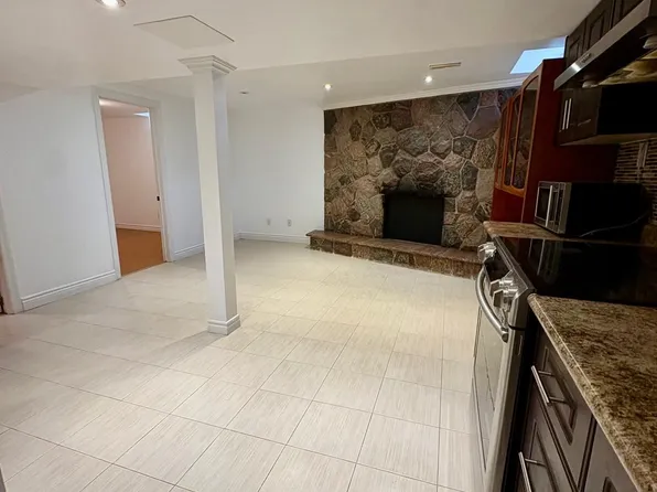 255 Kristin Grv #Basement, Mississauga, ON L5A 3E7