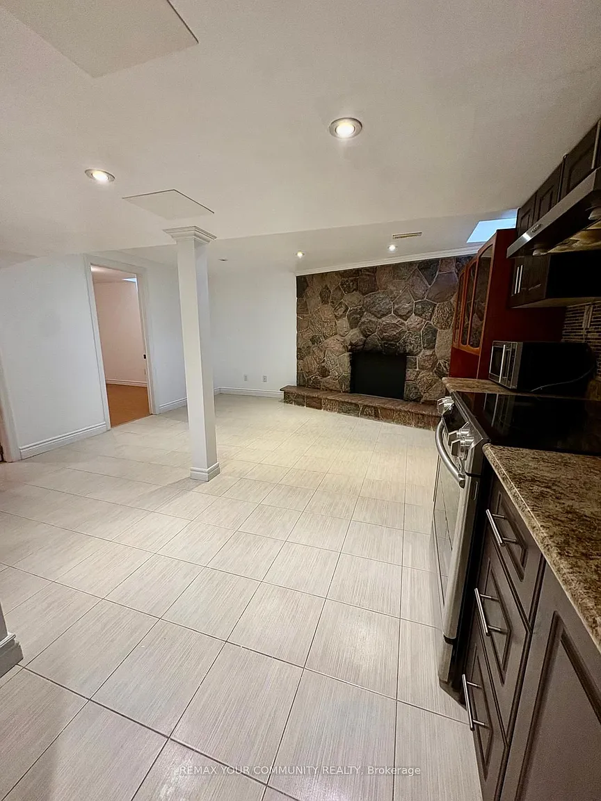 255 Kristin Grv #Basement photo 1