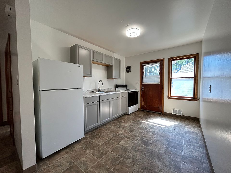 1st image of 2901 E Wellesley Ave APT 1