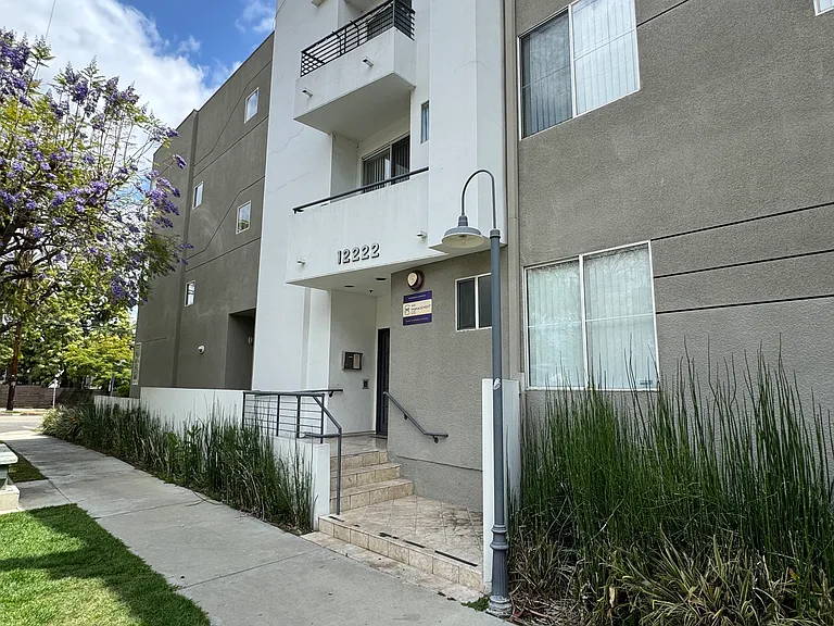 12222 Moorpark St #206 — Photo 3