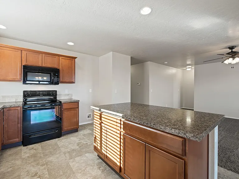 1102 E Rutherglen St — Photo 14