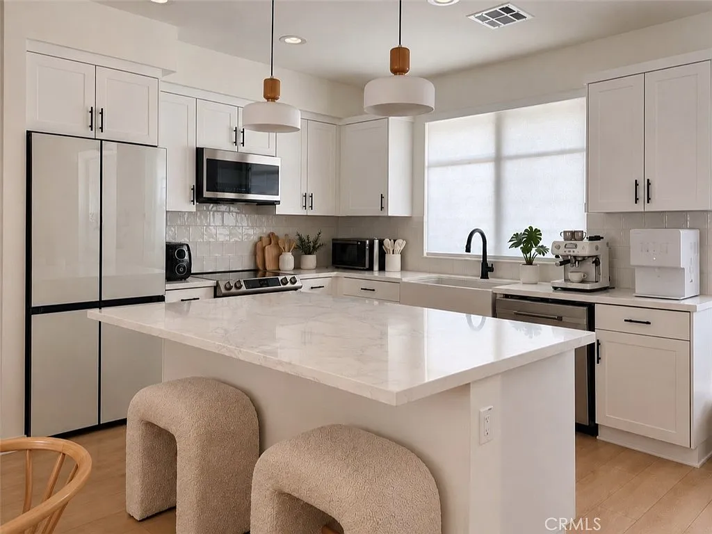 4 bed, 3.5 bath, 1747 sqft, $4,350 — Photo 1