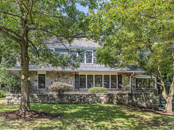 14 Geddes Heights Dr, Ann Arbor, MI 48104