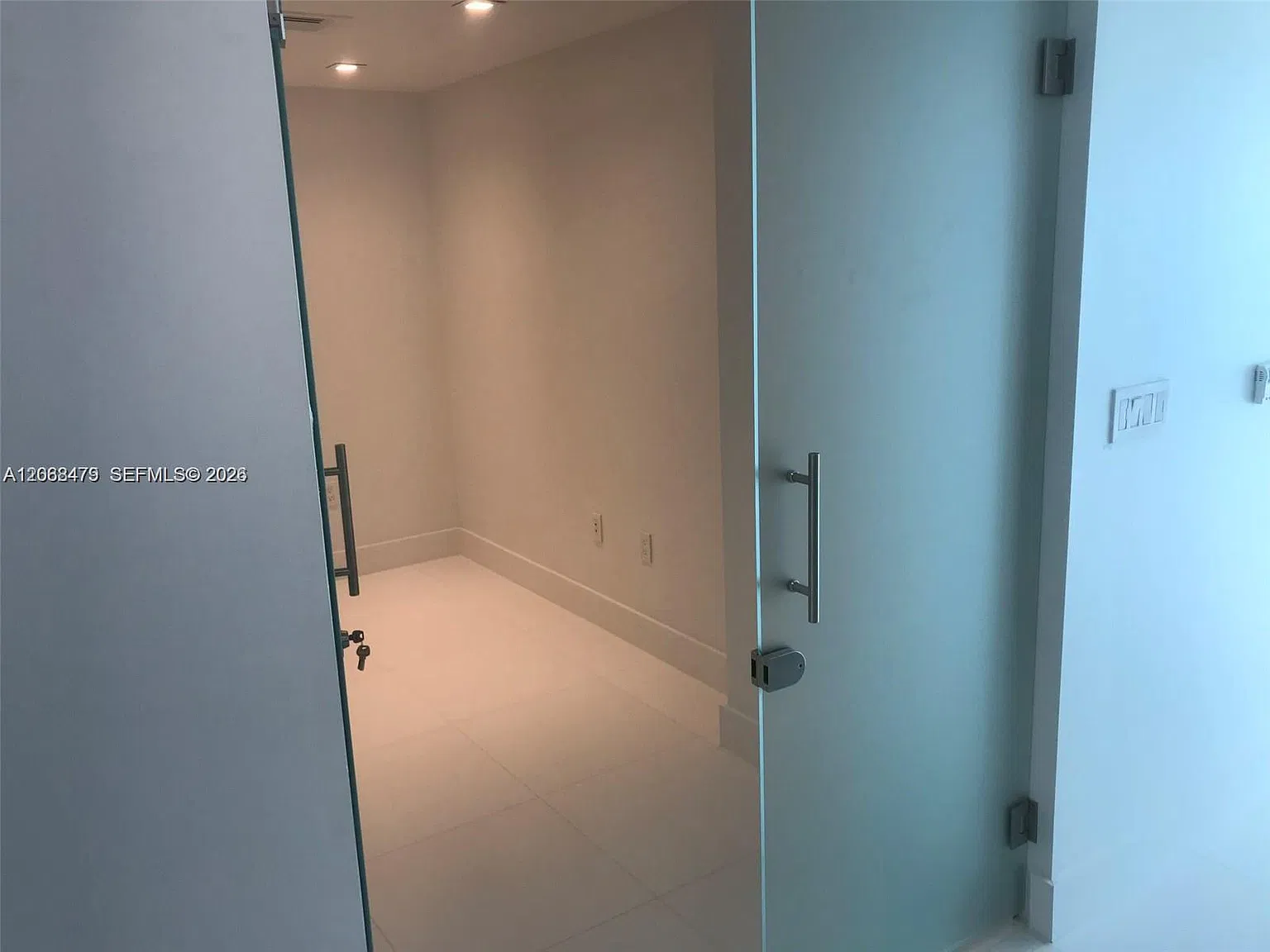 1 bed, 880 sqft, $4,475 — Photo 4
