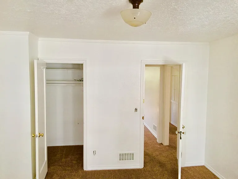 2105 NE 49th Ave — Photo 8