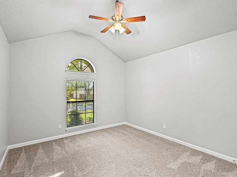 4219 Harvest Point Dr — Photo 18