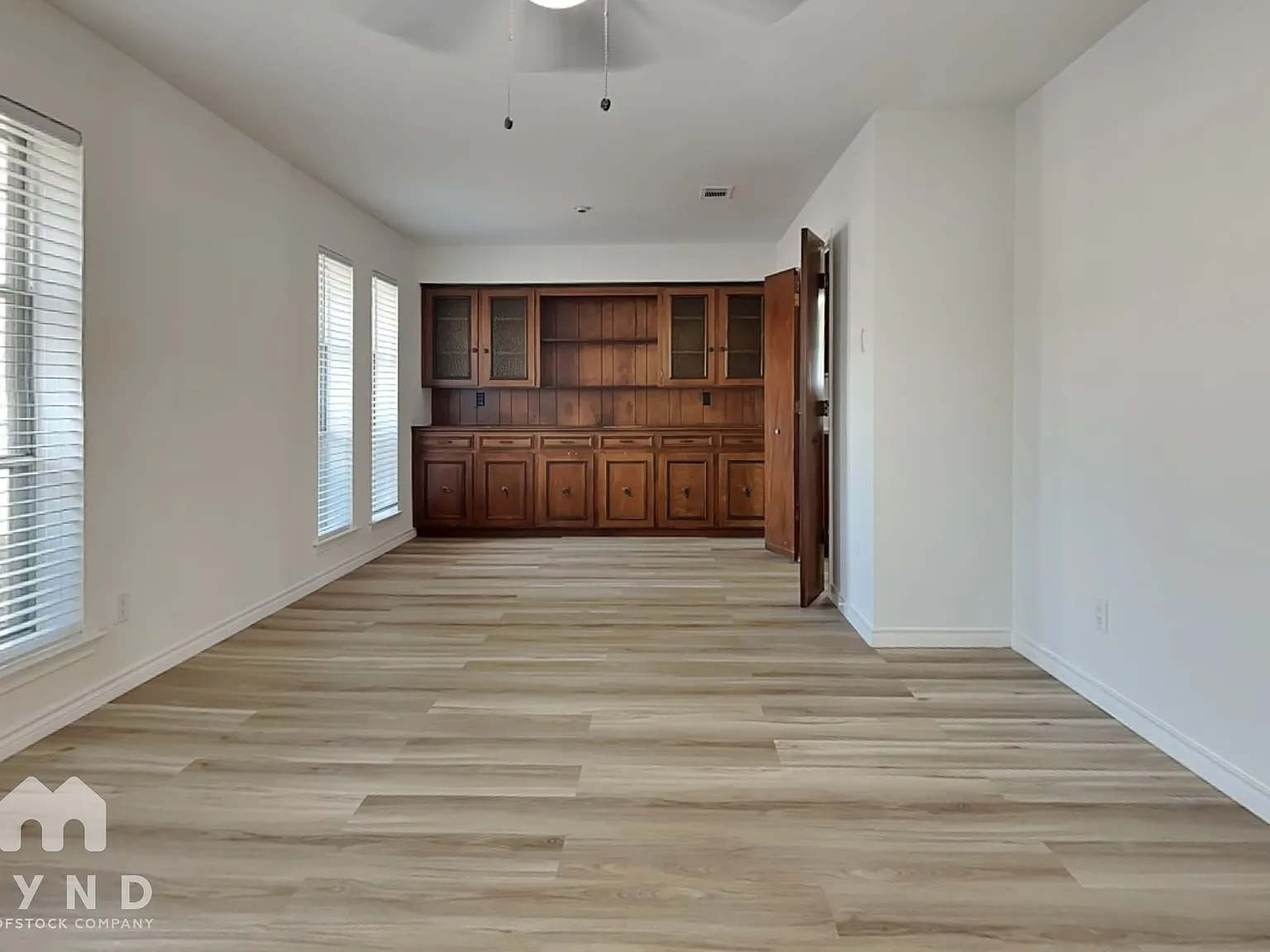 4 bed, 2.5 bath, 2220 sqft, $2,475 — Photo 4