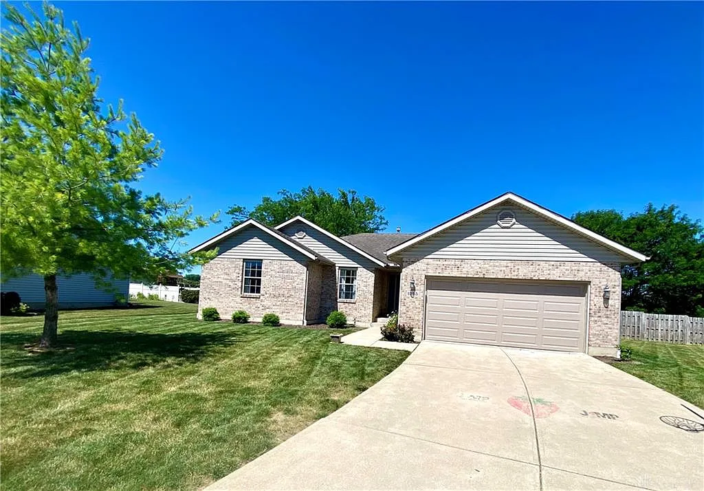 1355 Edinburgh Dr photo 1