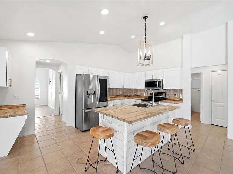 2210 Towering Oaks Cir — Photo 15