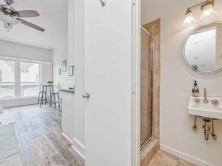 2112 Harold St — Photo 13