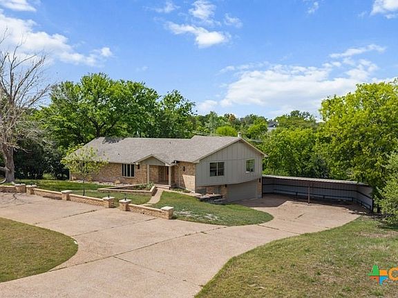 3rd image of 608 Ridgecrest Dr