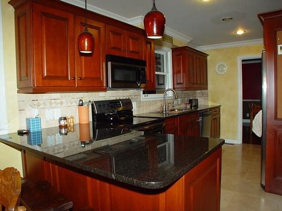 5th image of 104 Piedmont Cir